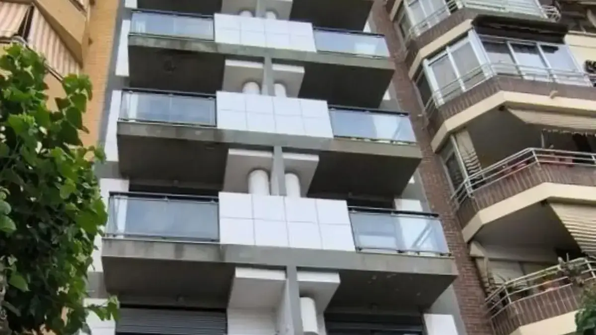 Edifici d’habitatges públics de nou unitats a Benidorm, destinat a lloguer assequible.