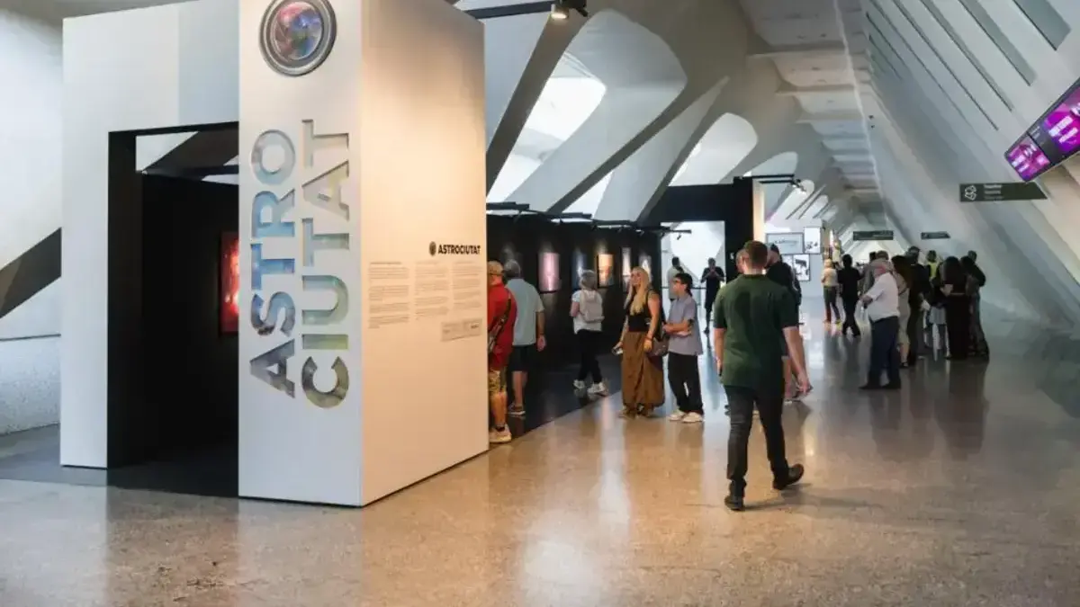 Façana i edificis de la Ciutat de les Arts i les Ciències anuncien el concurs AstroCiutat