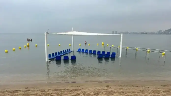 Turisme: 12 zones de descans accessibles al bany en platges Platja amb zona de descans accessible per al bany de persones amb mobilitat reduïda