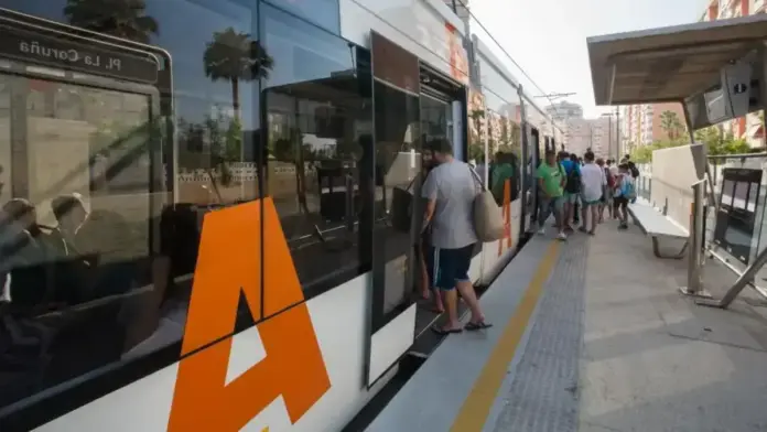 TRAM d’Alacant amb usuaris, associat a la mobilitat de 1,7 milions al juliol