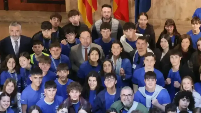 Representants de la Generalitat celebren la incorporació de dotze centres educatius al programa Escoles Embajadores del Parlament Europeu.