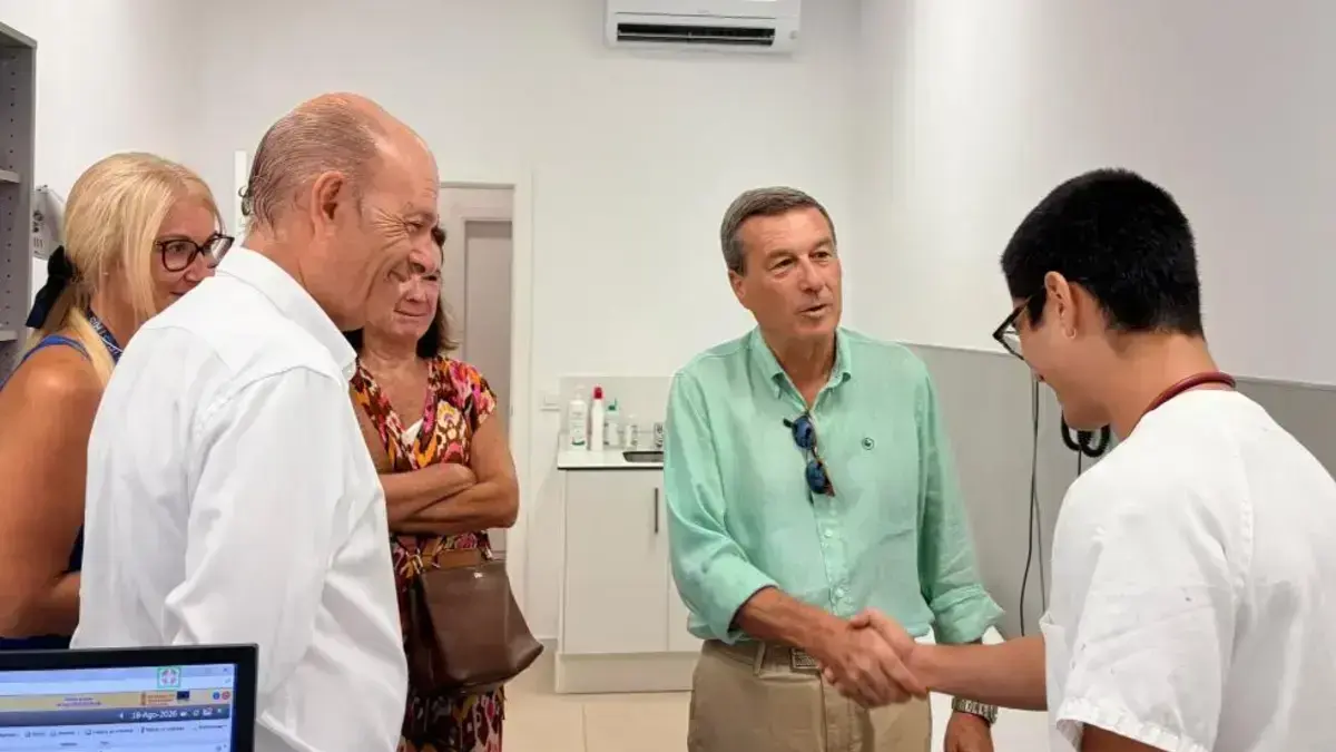 Professionals sanitaris reforçant l’atenció a El Perellonet per l’augment de població a l’estiu