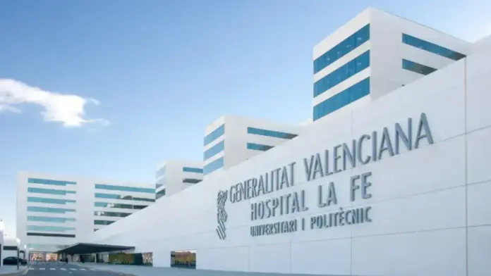 Cartell o comunicació sobre la designació de La Fe com a unitat de referència en cirurgia ortopèdica infantil.