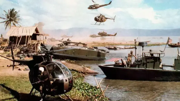 Pantalla amb el títol ‘Apocalypse Now’ durant una projecció de la Filmoteca d’Estiu.