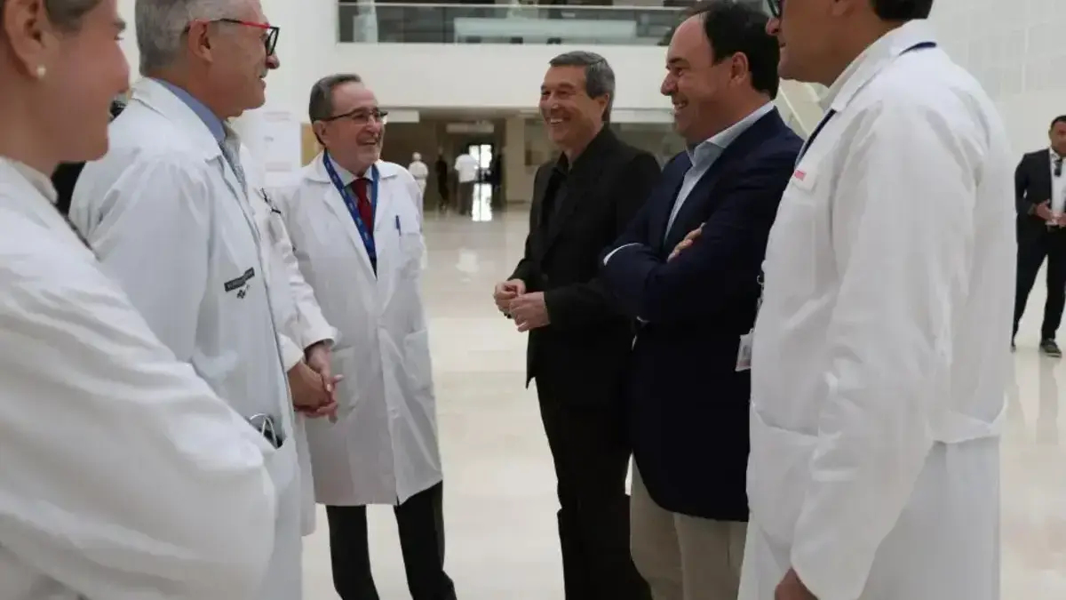 Pérez Llorca destaca l’increment de la plantilla de la sanitat pública valenciana amb noves places.