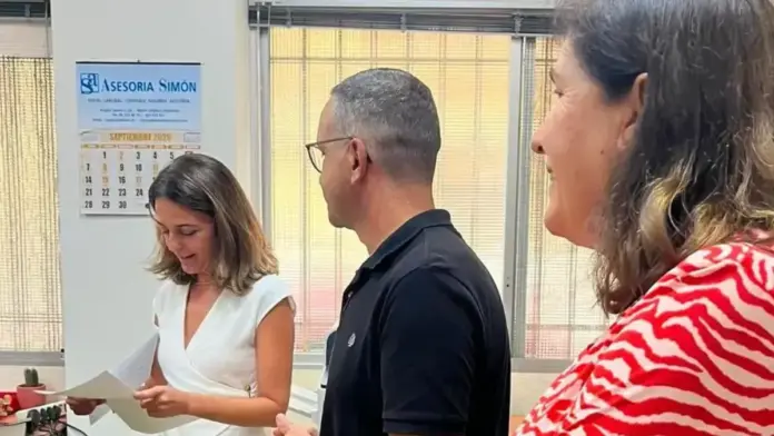 Núria Martínez parlant i destacant les Oficines de Justícia, amb missatge sobre proximitat, accessibilitat i eficiència.