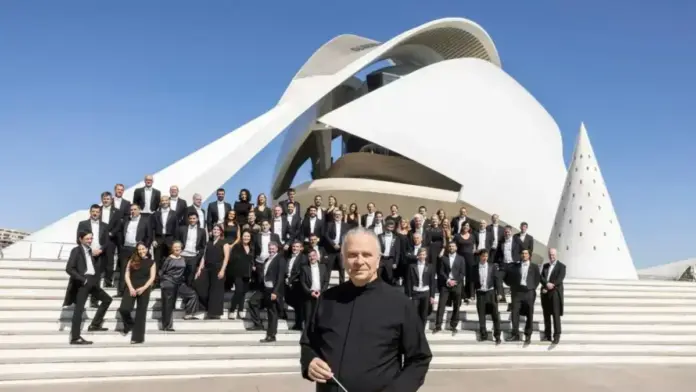 Músics de l’Orquestra de la Comunitat Valenciana dirigits per Sir Mark Elder durant el Festival de Pollença.