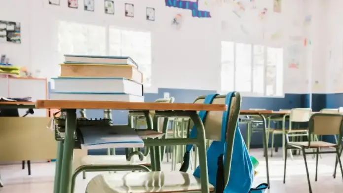 Alumnat en un centre educatiu durant activitats de reforç en matemàtiques i lectura