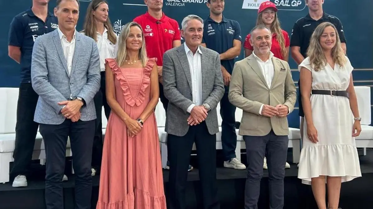 José Díez parlant sobre SailGP a València davant mitjans o públic
