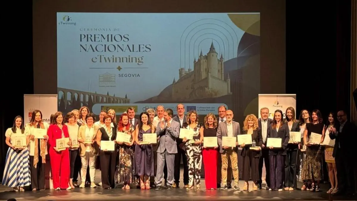 Representació de la Unitat Pedagògica de l’Hospital Doctor Balmis en un reconeixement eTwinning.