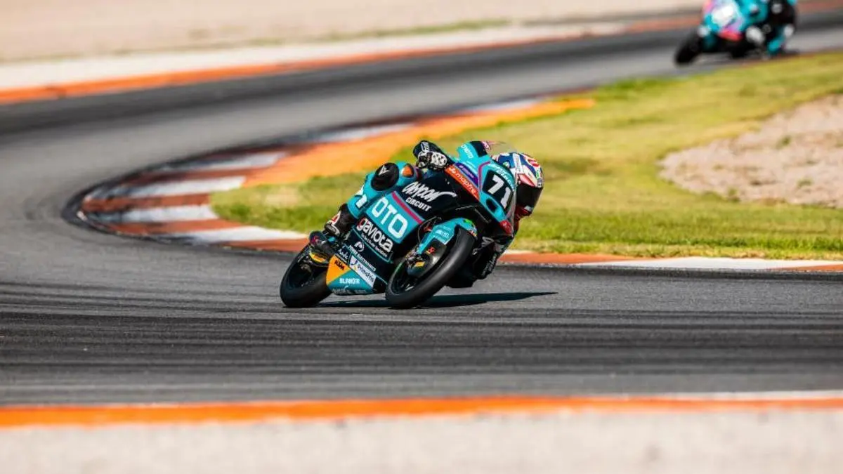 Joves pilots de motociclisme al Circuit durant el FIM MotoJunior
