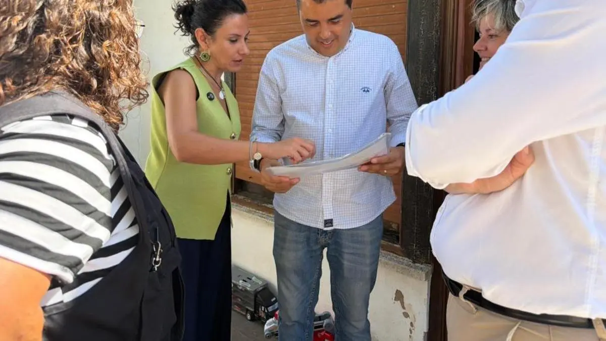 Persona parlant en una compareixença sobre mesures de la Generalitat contra el sinhogarisme