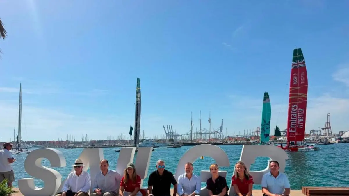 José Díez, mostrant confiança en la competició internacional de vela SailGP i el compromís de la Generalitat.