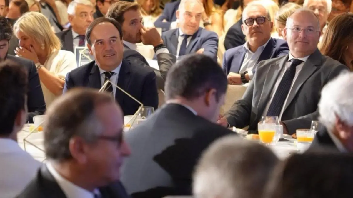 Pérez Llorca dona suport a Vivas davant la premsa, en relació amb el problema de Ceuta.