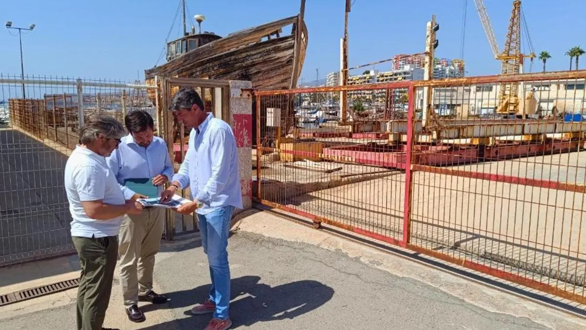 Vista del litoral de Villajoyosa amb referències a un projecte de port i renovació de la façana marítima