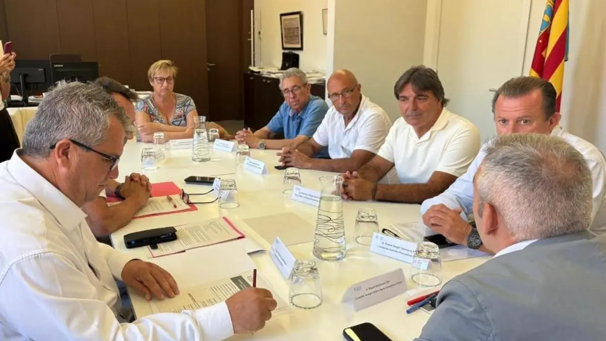 Barrachina parla amb el sector pesquer valencià sobre els avanços davant Brussel·les per adaptar la normativa europea al Mediterrani.