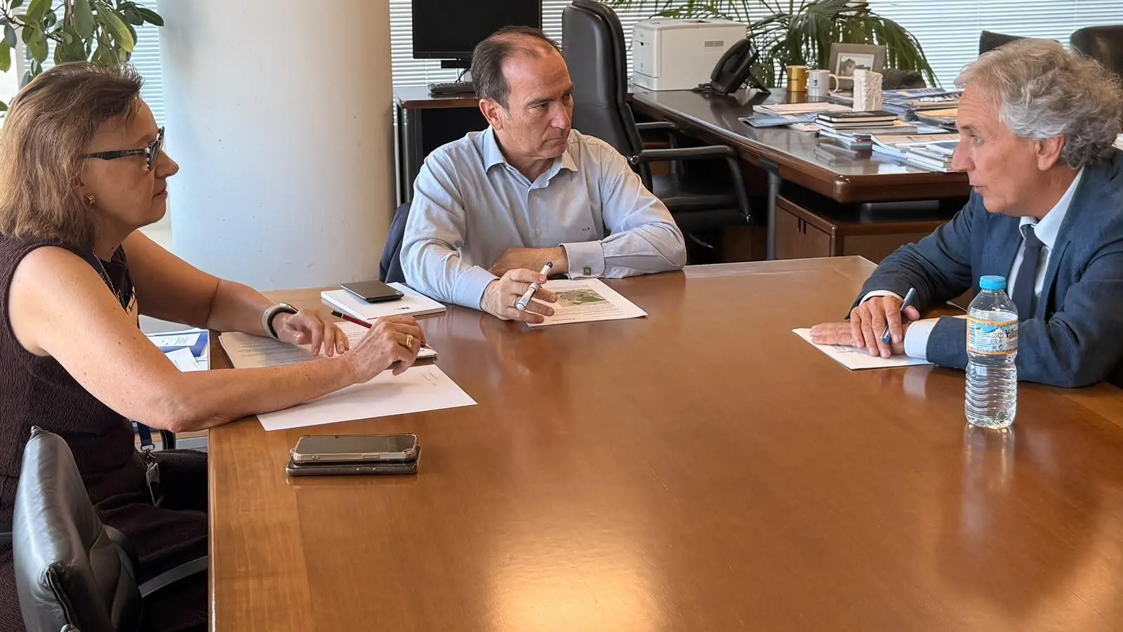 Autoritats de la Generalitat i l’Ajuntament de Madrid coordinant estratègies de regeneració verda i parcs metropolitans.