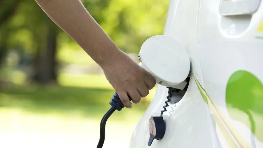 Vehicles elèctrics en primer terme, suportats per ajudes d’Ivace+i Energía per a la seua compra