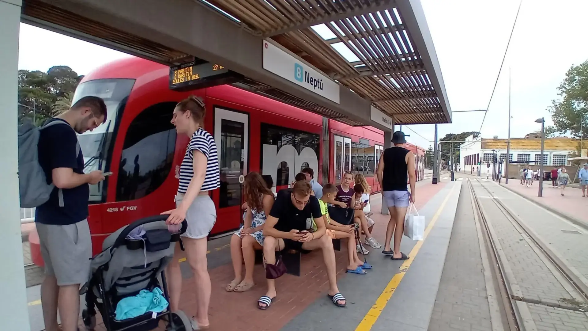 Tramvia de Metrovalencia amb passatgers