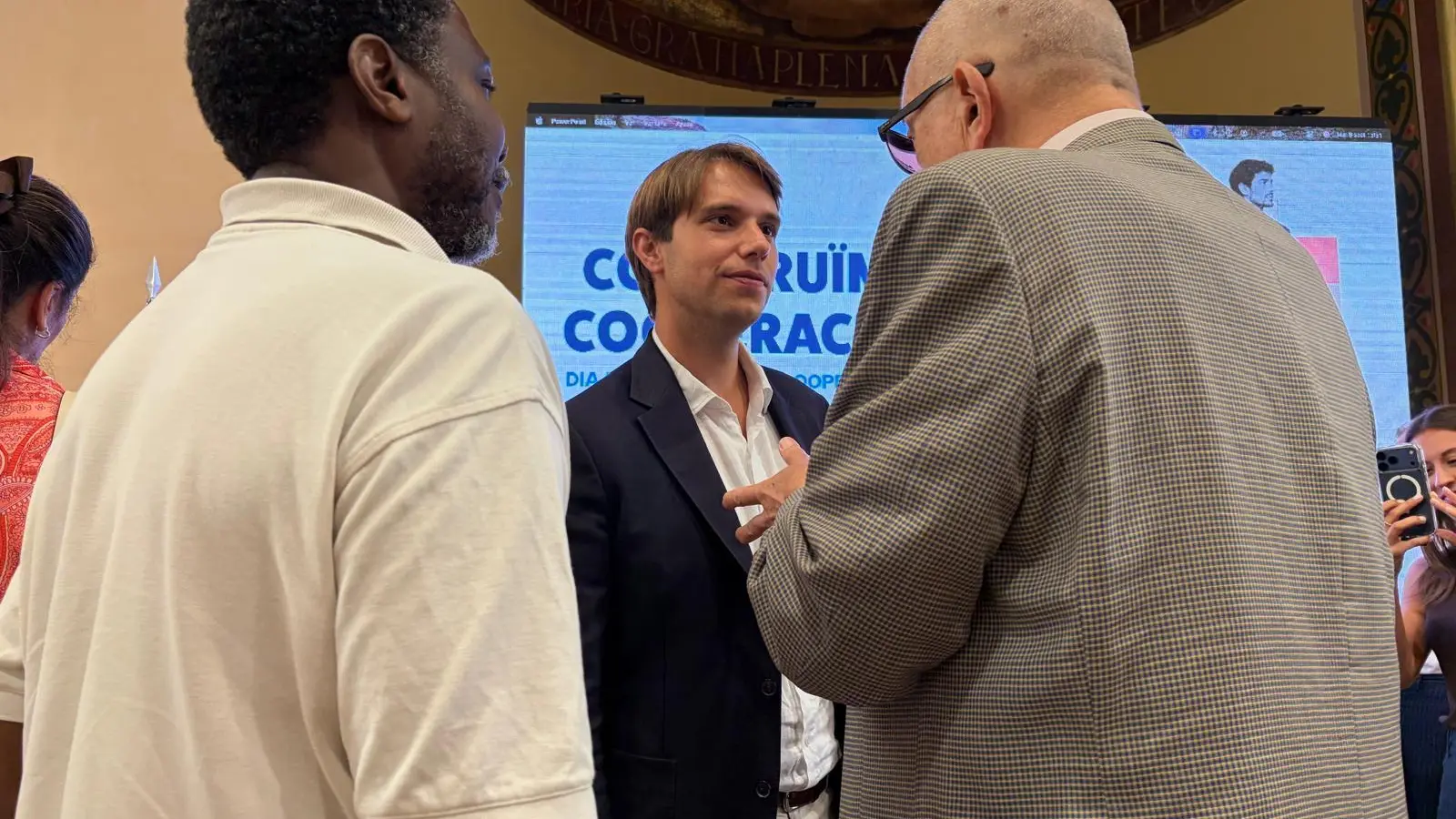 Representació de les ajudes de la Generalitat per a acció humanitària i reconstrucció de territoris afectats