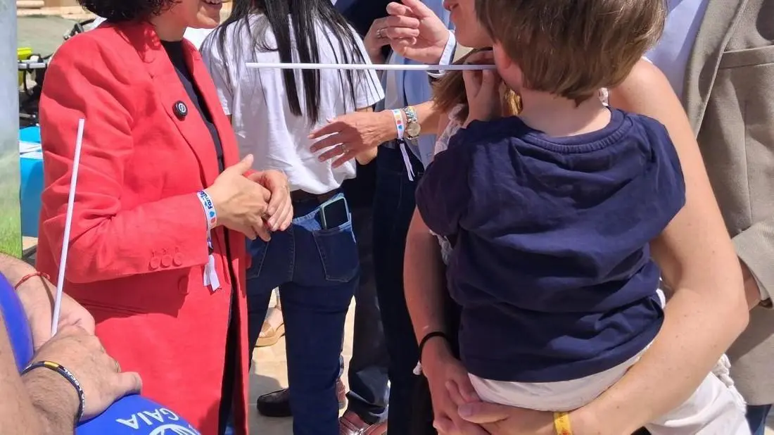 Persona treballant en un programa d’ajudes per a la infància i les famílies