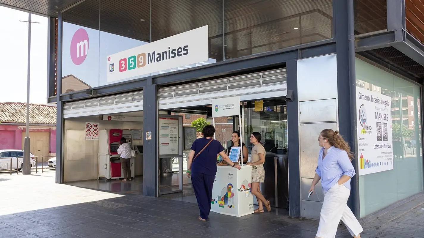 Stand d’EMTREdduca a Manises amb material informatiu i divulgatiu