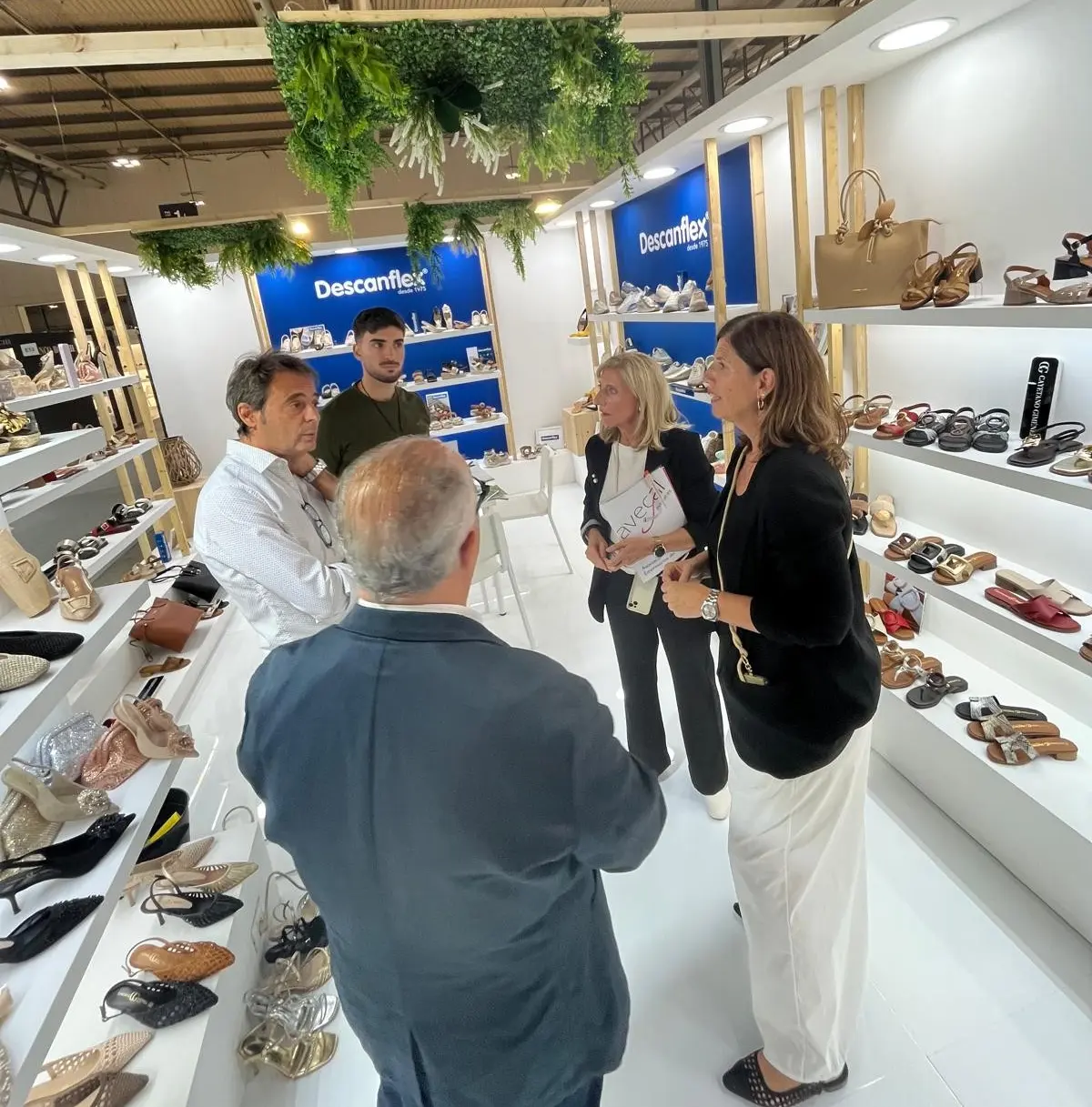 Persones i empreses valencianes a la fira MICAM de calçat a Milà
