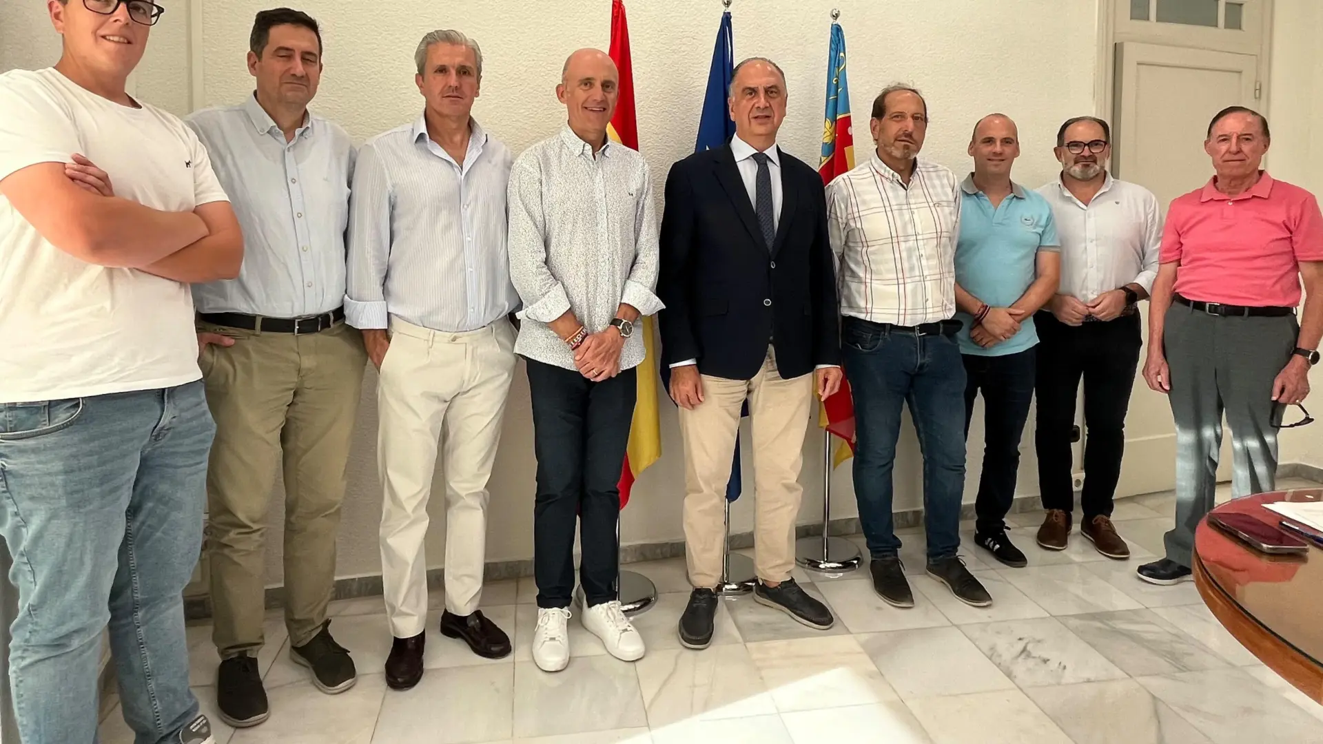 Cartell o escenari del premi 'Va de Bous' de la Generalitat amb menció a professionals i entitats taurines.