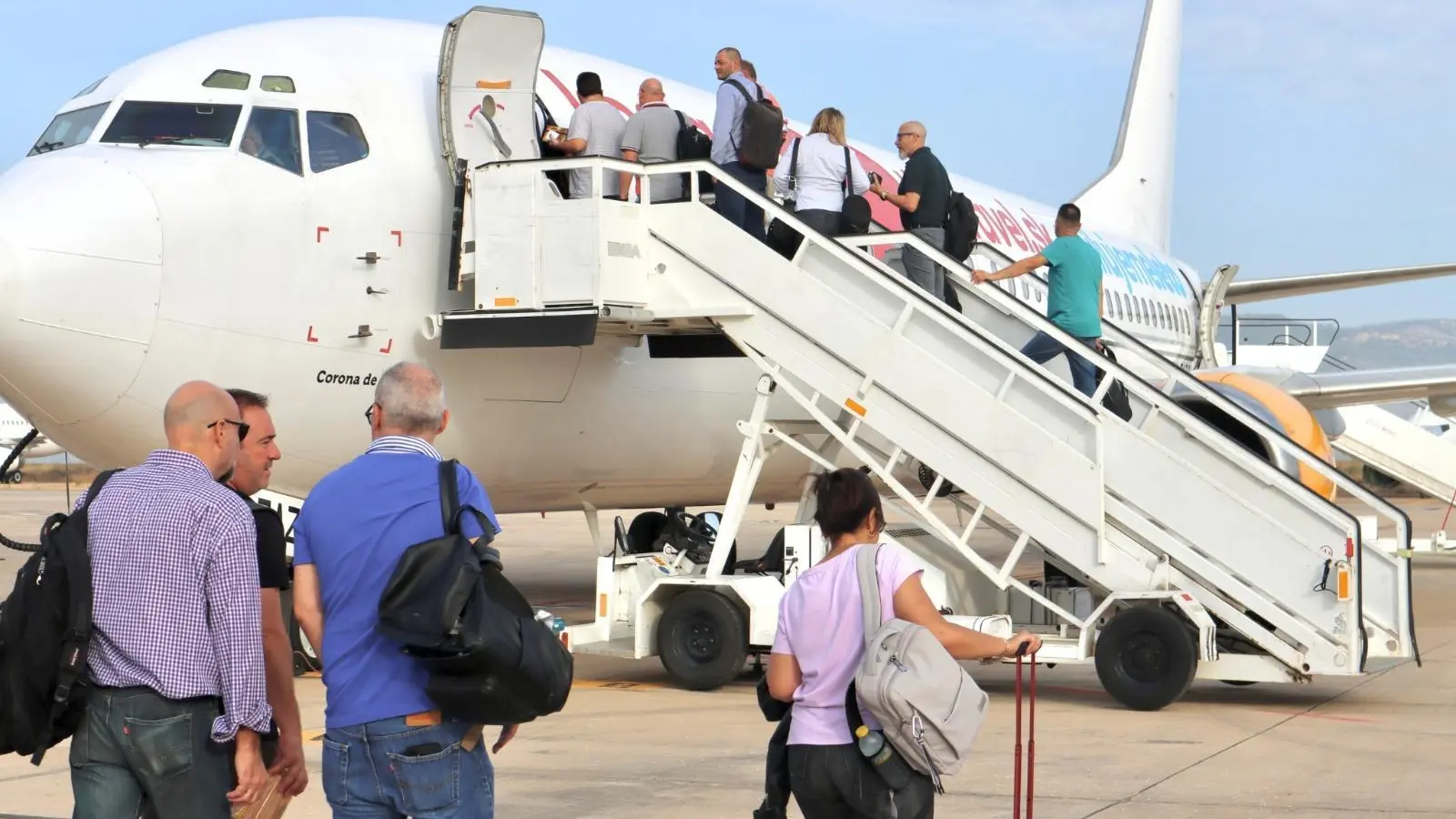 Aeroport de Castelló amb informació sobre vols xàrter cap a la fira Cersaie de Bolonya.