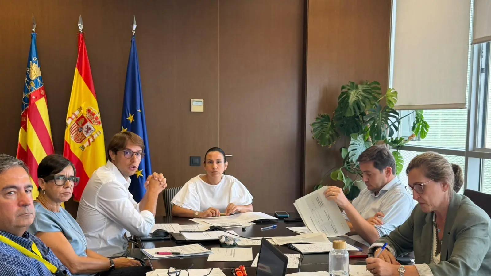 El Consell Valencià de Cooperació, en una reunió sobre l’Estratègia Valenciana d’Acció Humanitària.