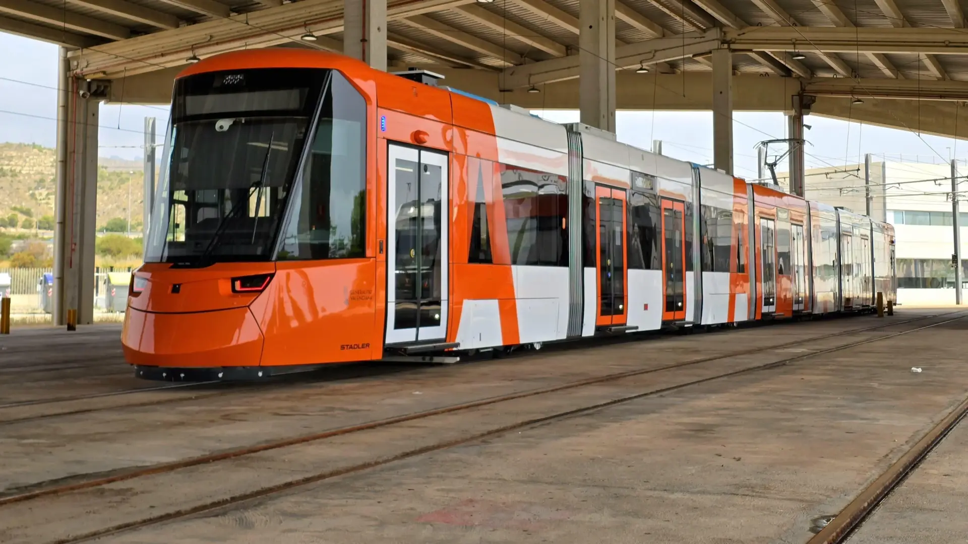 Tranvía nou 4.500 exposat a l’estació de La Marina