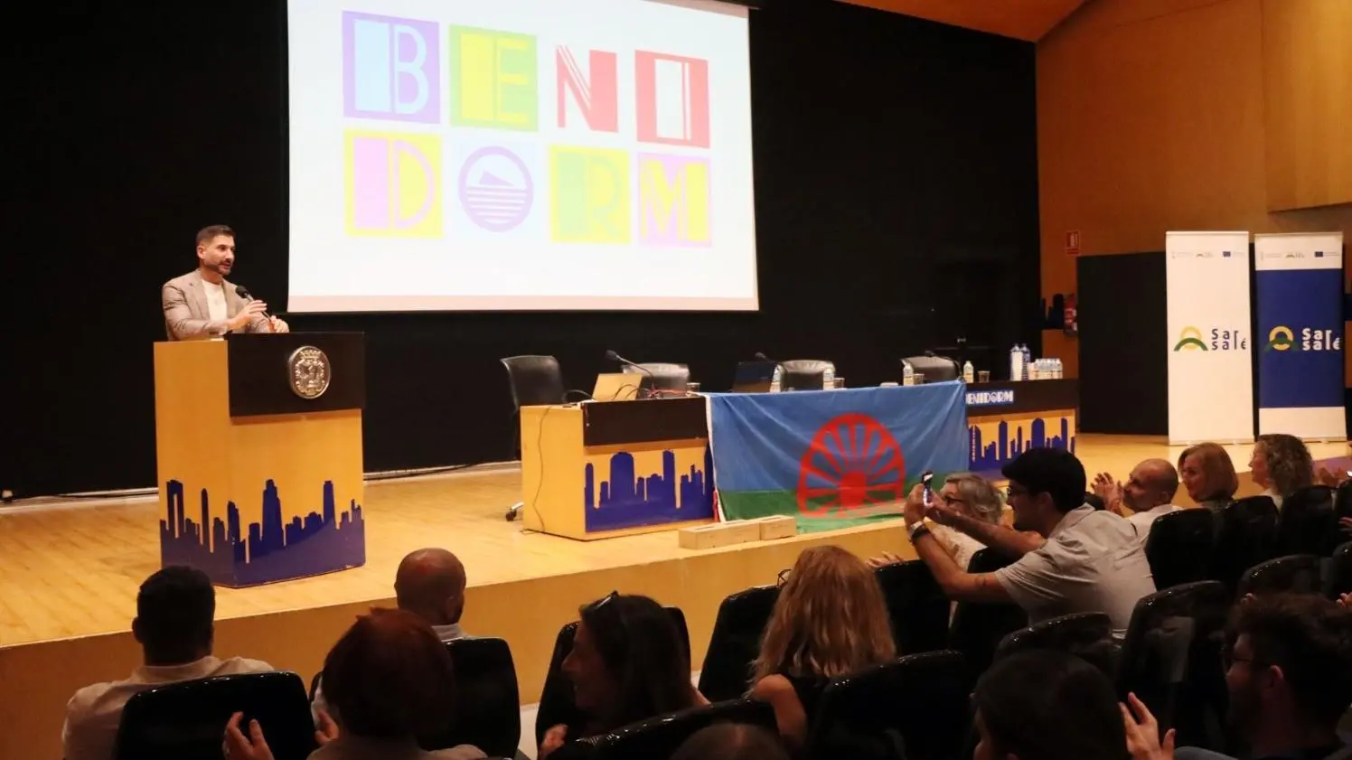Persones participant en un programa d’acompanyament al poble gitano impulsat per la Generalitat