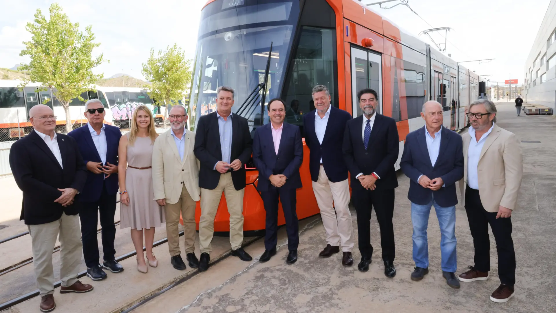 Pérez Llorca destaca la inversió en tranvies de darrera generació davant un context ferroviari