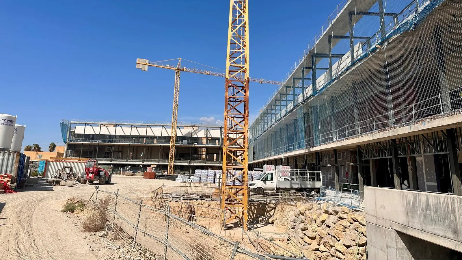 Nou aparcament exterior al voltant de l’Hospital Marina Baixa