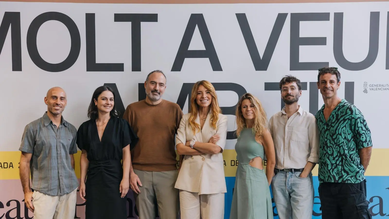 Cartell o comunicat sobre 31 propostes de teatre, dansa i circ anunciades per l’Institut Valencià de Cultura.