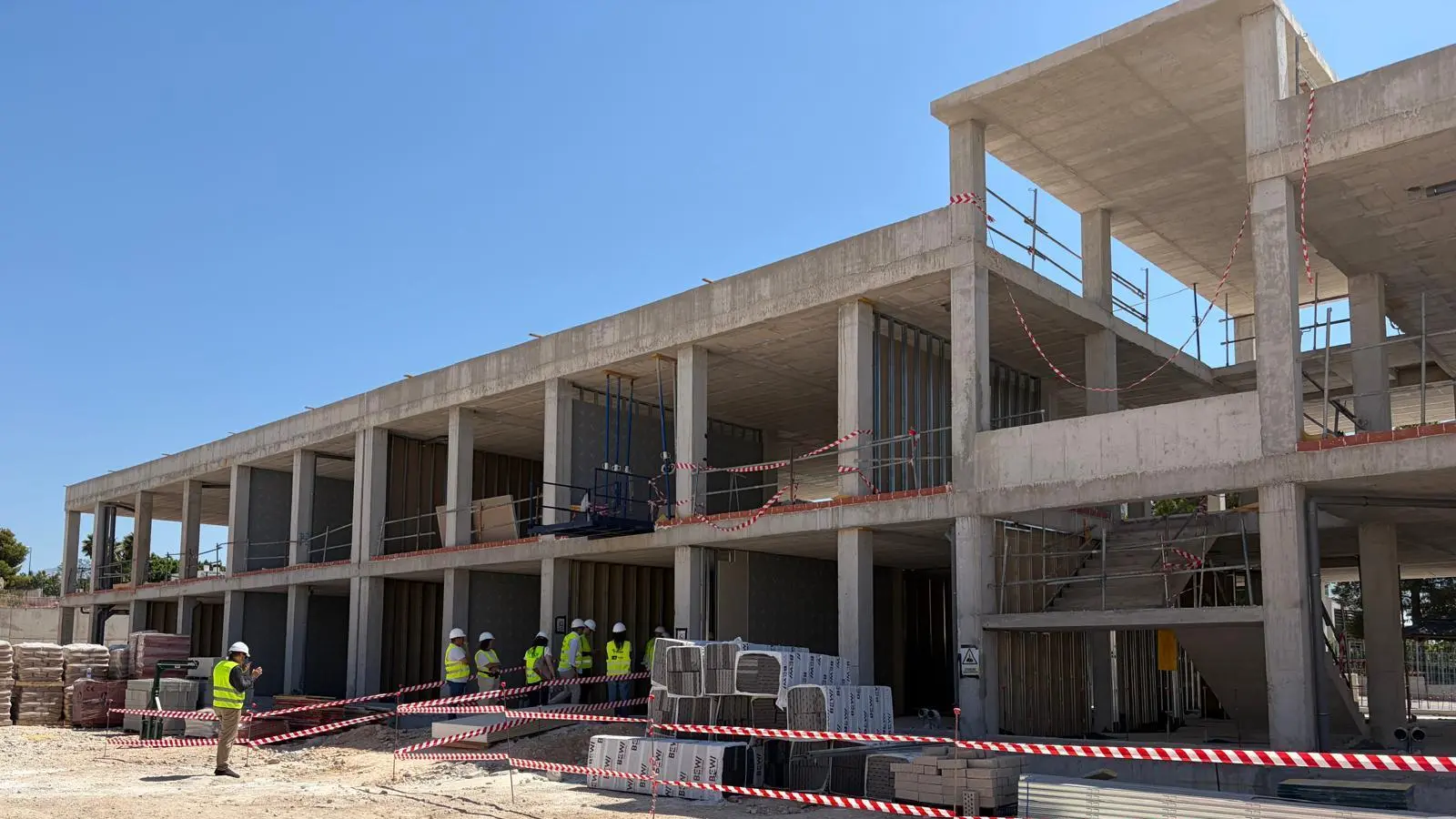 Obres o millores en un centre educatiu, amb finançació per a cinc escoles.