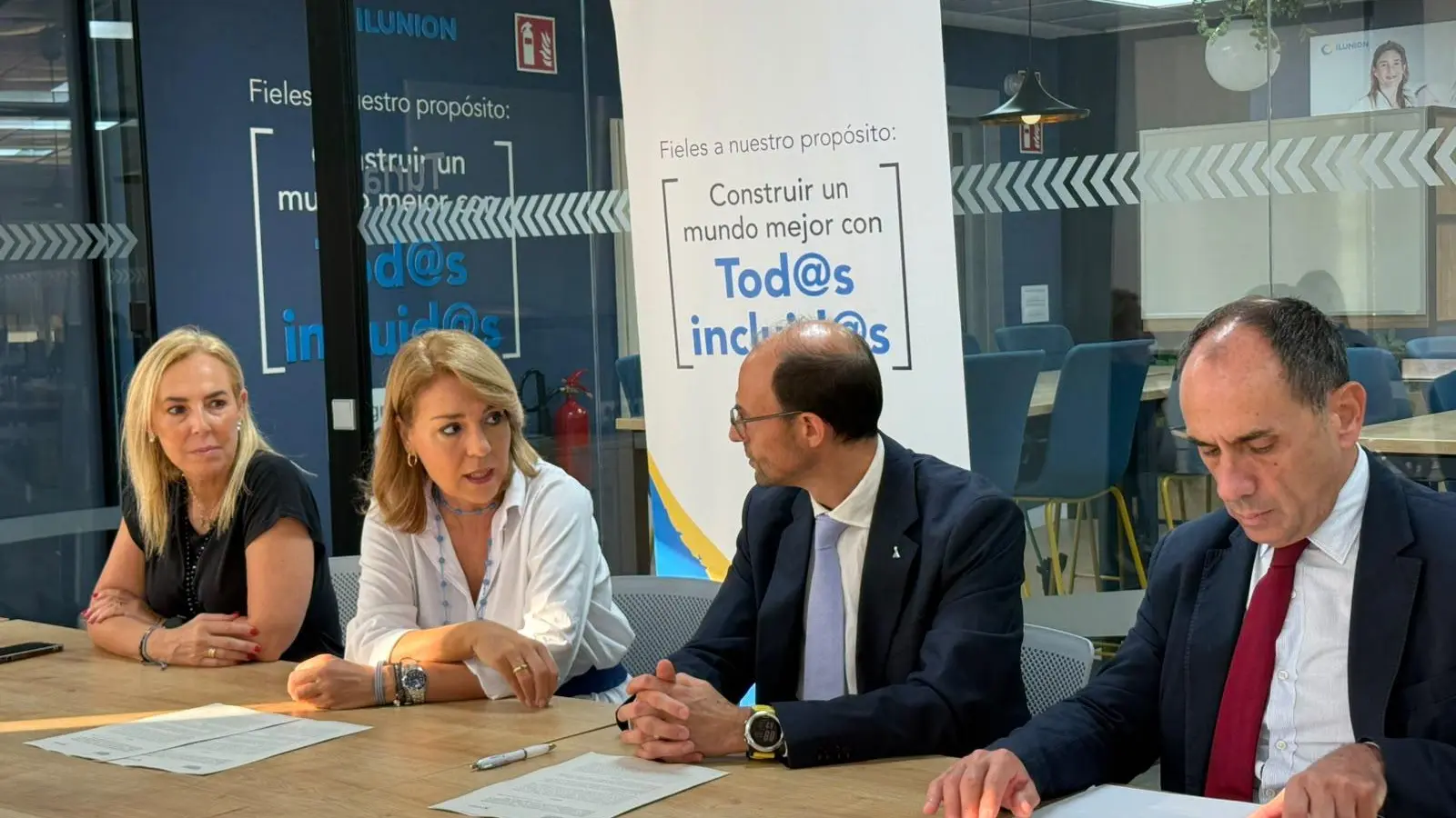 Camarero parlant en un acte sobre la col·laboració entre la Generalitat i entitats socials per a la inserció laboral