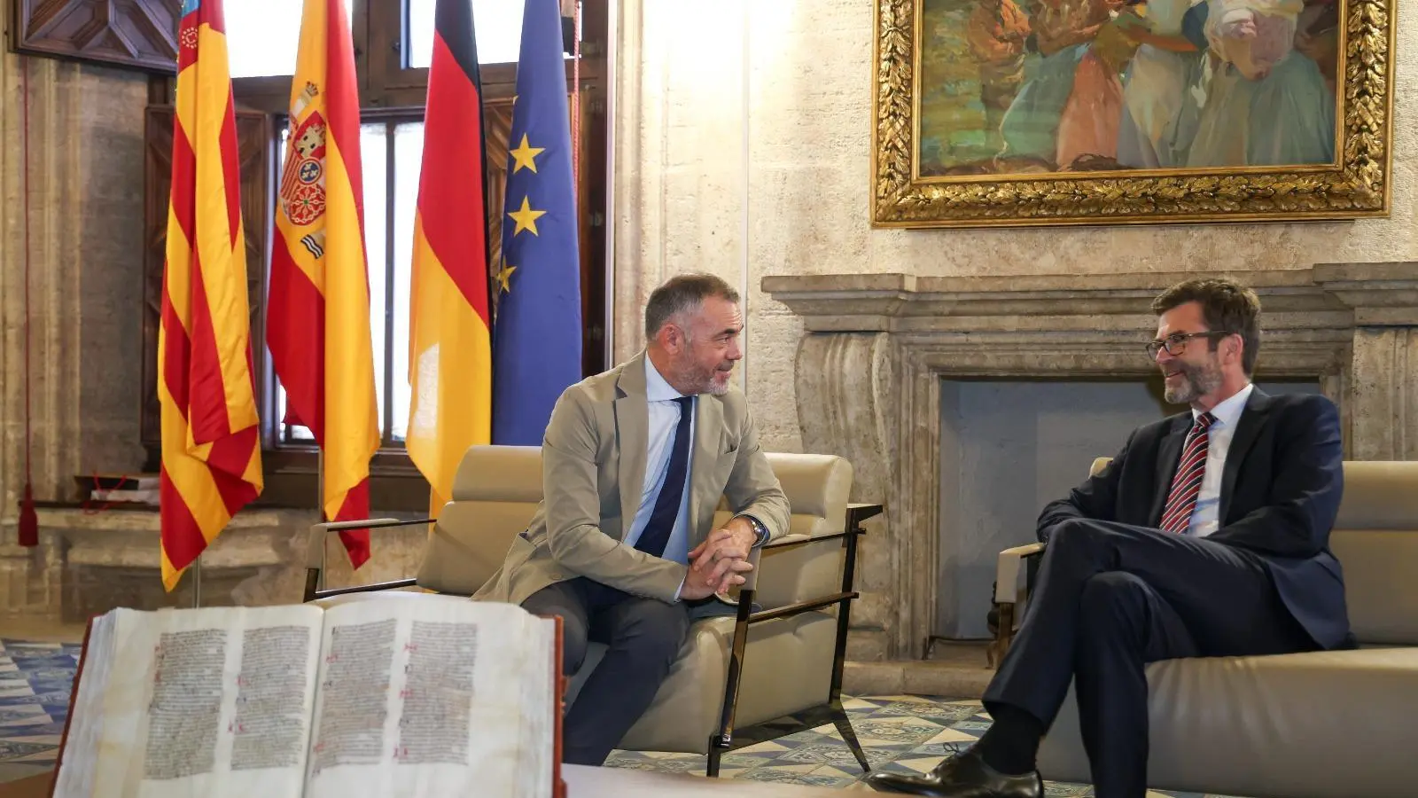 José Díez rep el nou ambaixador d’Alemanya a Espanya en una reunió oficial.