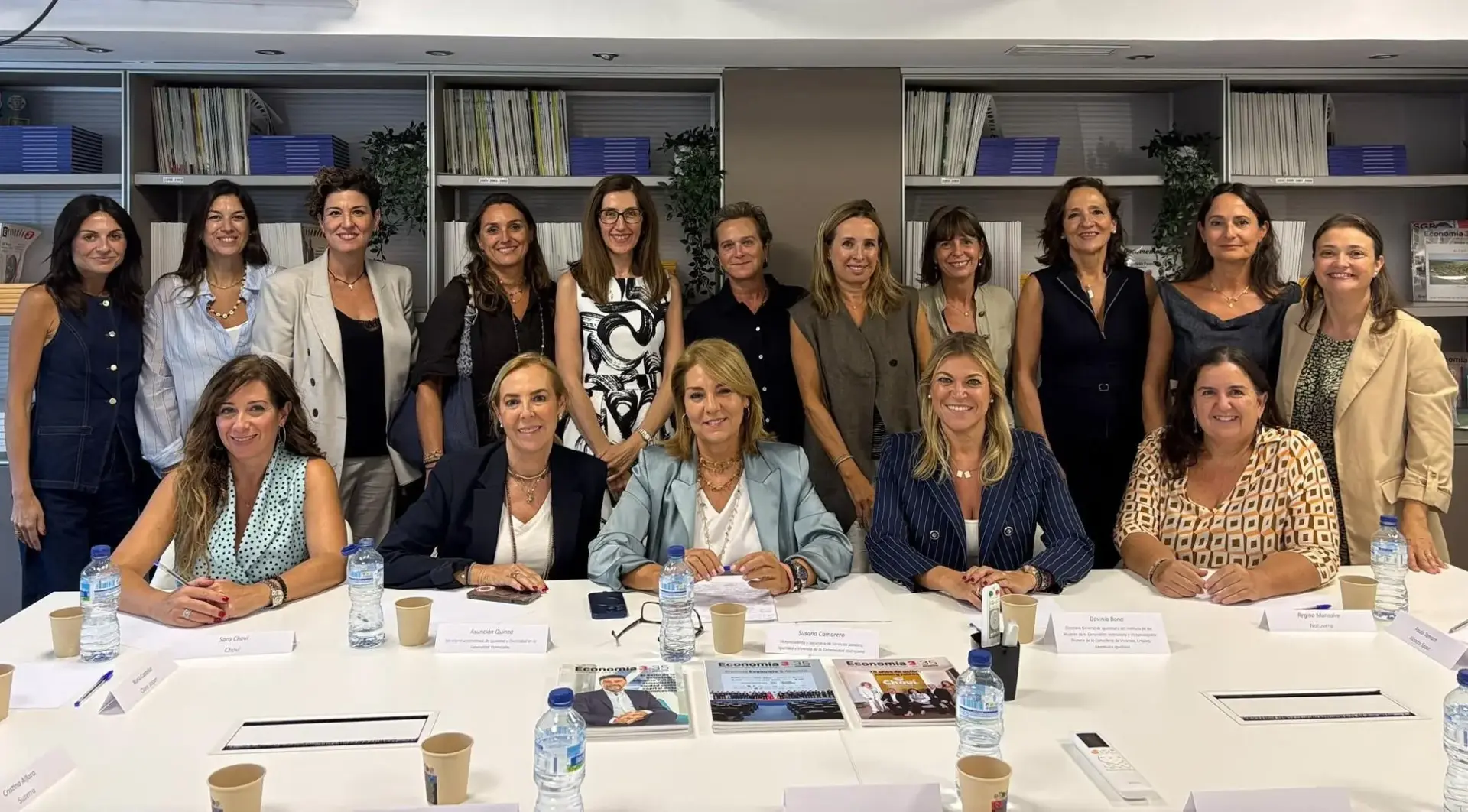 Camarero durant una compareixença, referida a projectes empresarials i igualtat d’oportunitats.
