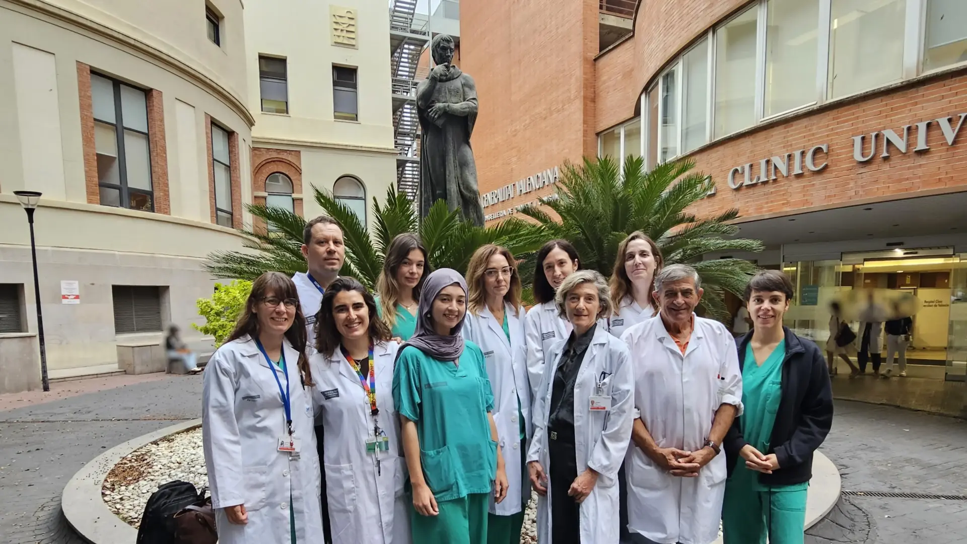 Façana del Hospital Clínic de València, unitat de referència en Cirurgia Ortopèdica i Traumatologia Infantil
