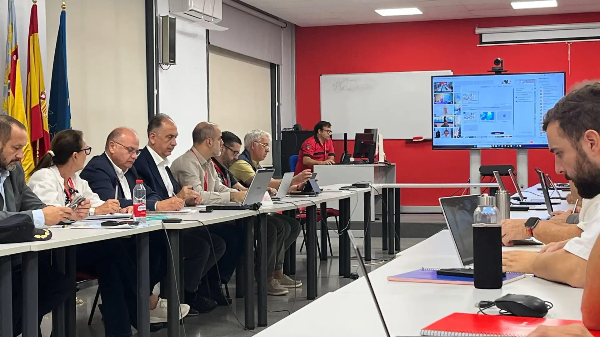 Efectius d’emergències durant l’alerta taronja per pluges al litoral de la província de València.