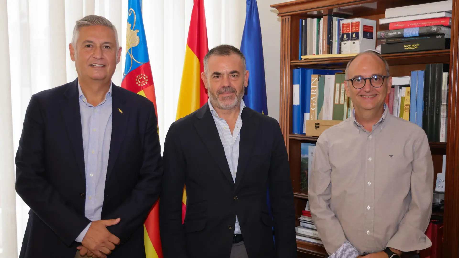 José Díez es reuneix amb el president de Lo Rat Penat, Josep Vicent Navarro.