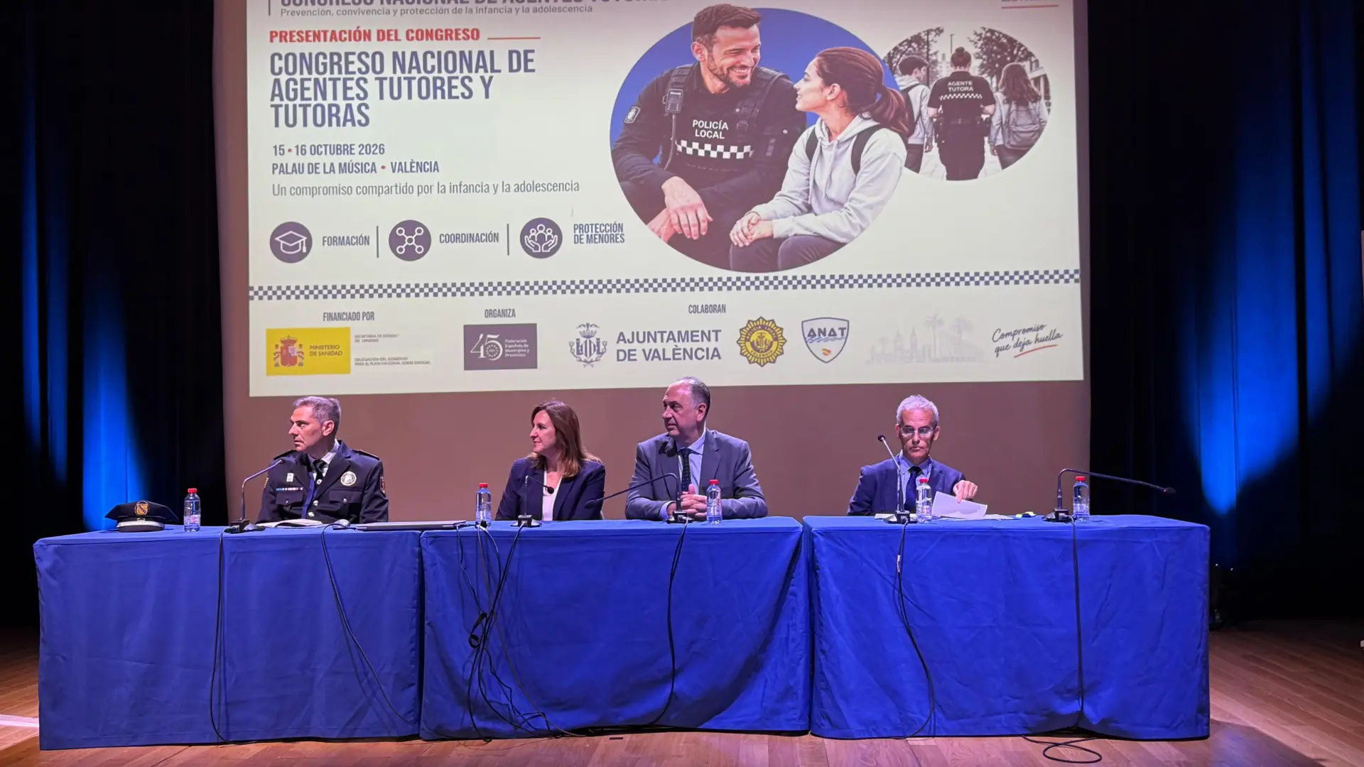 Persones en un curs del IVASPE per a nous policies locals sobre infància, adolescència i prevenció de conflictes