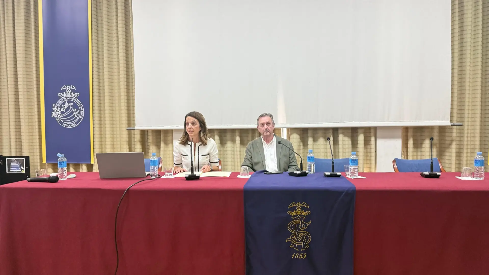 Núria Martínez parlant sobre el paper dels Tribunals Consuetudinaris i el patrimoni jurídic vigent