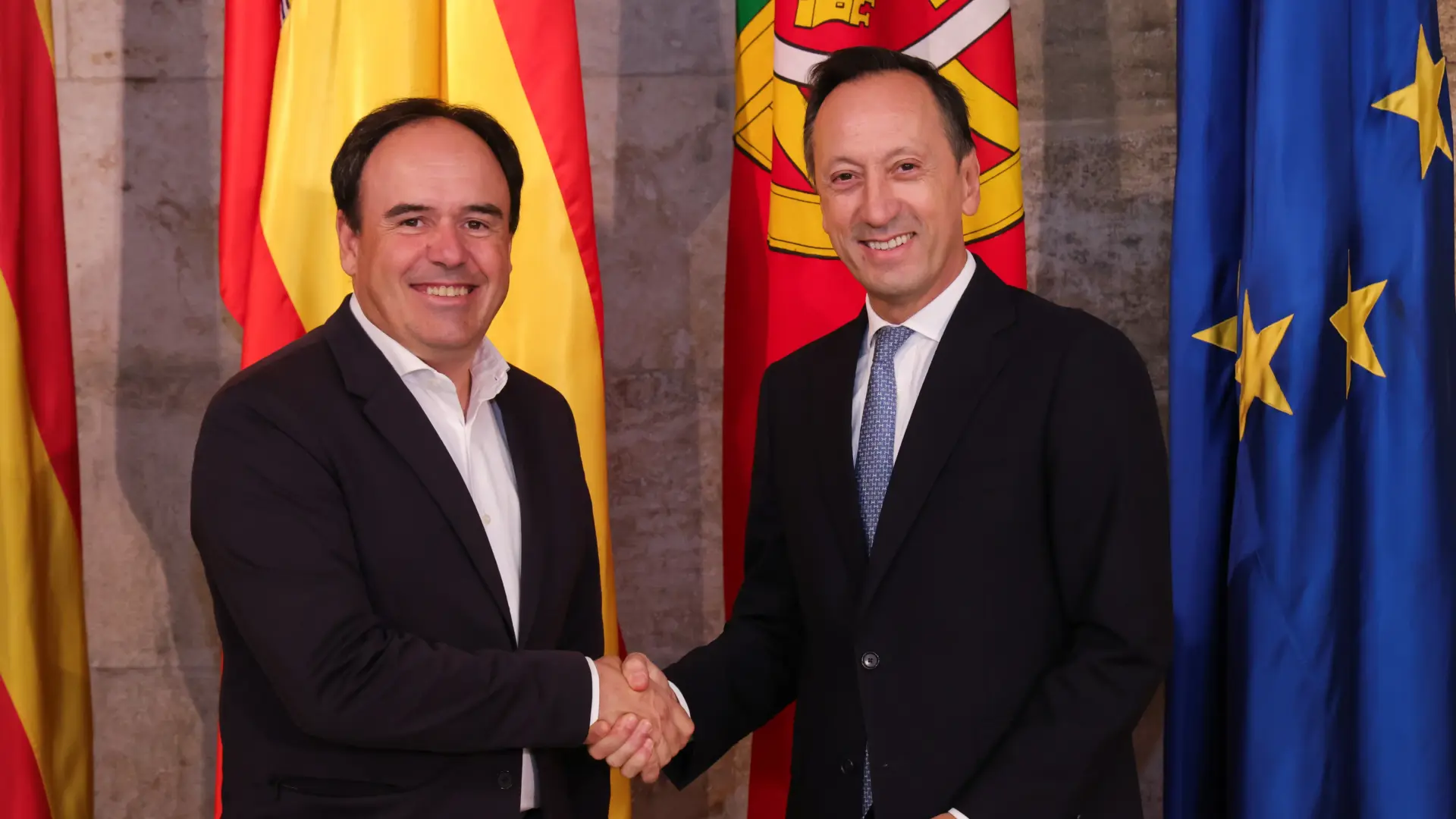 Juanfran Pérez Llorca i l’ambaixador de Portugal es reunixen.